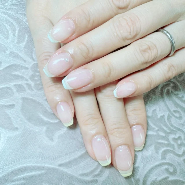 𓂃 

お客様ネイル✨

 #スキニーフレンチ
price:¥5489
color:074.066

お色は全て変更可能です🫧

詳しくはお気軽に店舗スタッフまでお尋ねください。
是非この機会にご来店お待ちしております♪

お電話・ネット、ご予約お待ちしております。

𓈒 𓏸 𓐍  𓂃 𓈒𓏸 𓂃◌𓈒𓐍 𓈒

ソフトジェル専門サロンプラスネイル北千住店
http://plusnail.jp/

住所：東京都足立区千住旭町3-11　リッチビル2Ｆ 

営業時間：月〜土 10：00～20：00
　　　　　日祝10：00～19：00
年中無休（年末年始を除く）

TEL：03-6806-1388（完全予約制）

𓈒 𓏸 𓐍  𓂃 𓈒𓏸 𓂃◌𓈒𓐍 𓈒

#nail #naildesign #nailart #nails #gelnails #gelnailsdesign 
#ネイル #ネイルデザイン #ネイルサロン #美爪 #美甲 #paragel #パラジェル #プラスネイル #プラスネイル北千住東口店 #北千住ネイルサロン#北千住#ジェルネイル #ネイルデザイン #ジェルネイルデザイン #ハンドネイル #フットネイル #ソフトジェル #パラジェル登録サロン#リーフジェル#冬ネイル #定額ネイルサロン