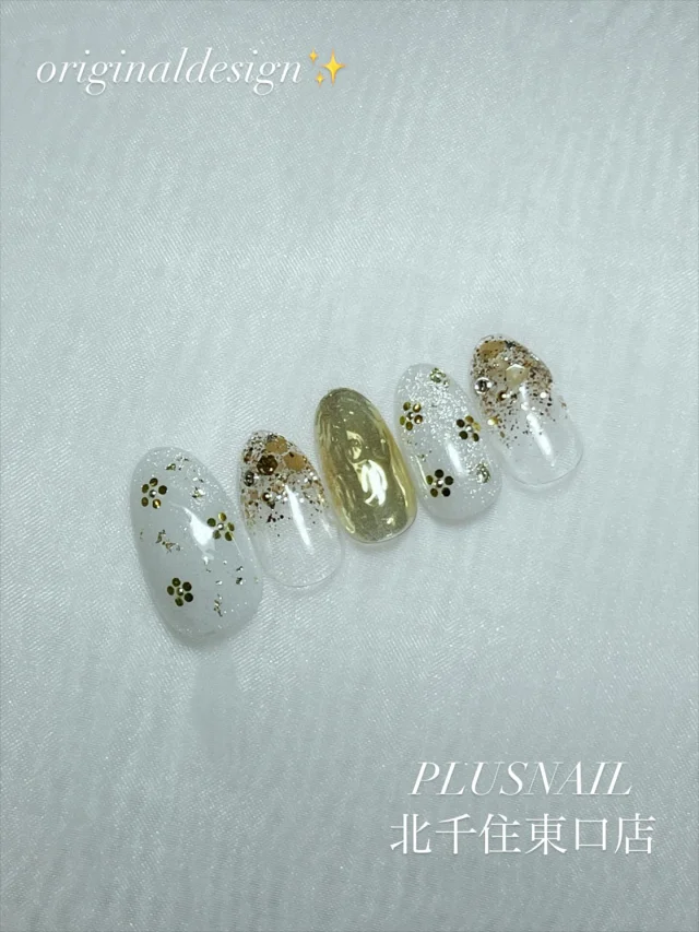 𓂃 

北千住オリジナルデザイン💐✨
price:￥8.239
 color:ラメ20.M白.ミラーG

お色は全て変更可能です✨

お電話・ネット、ご予約お待ちしております。

𓈒 𓏸 𓐍  𓂃 𓈒𓏸 𓂃◌𓈒𓐍 𓈒
ソフトジェル専門サロンプラスネイル北千住店
http://plusnail.jp/

住所：東京都足立区千住旭町3-11　リッチビル2Ｆ 

営業時間：月〜土 10：00～20：00
　　　　  日祝 10：00～19：00
年中無休（年末年始を除く）

TEL：03-6806-1388（完全予約制）

𓈒 𓏸 𓐍  𓂃 𓈒𓏸 𓂃◌𓈒𓐍 𓈒

#パラジェル #北千住ネイルサロン#ネイルデザイン #ジェルネイルデザイン定額ネイルサロン
