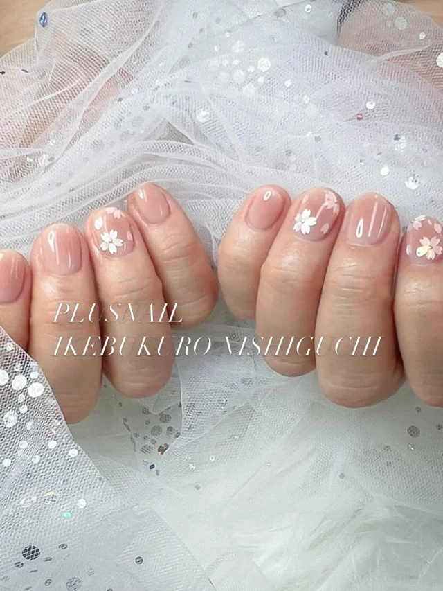 .

.⋆𝜗𝜚 ┈┈┈ ⋯ ┈┈┈ 𝜗𝜚 ┈┈┈ ⋯ ┈┈┈𝜗𝜚.⋆

お手元に一足お先に春到来🌸🌸

桜のホログラムを使用した池袋オリジナルデザイン🩷🎀
チークにお花の相性抜群です！！

.⋆𝜗𝜚 ┈┈┈ ⋯ ┈┈┈ 𝜗𝜚 ┈┈┈ ⋯ ┈┈┈𝜗𝜚.⋆

【color】
#オリジナル
095.901

【staff】
matsumoto

※インスタのデザインのご希望の方は（インスタデザイン希望）とご予約時に記載頂くかお電話の際はお伝えください
※お時間によってはご案内出来かねますのでよろしくお願い致します。
ご予約はプロフィールのURL またはお電話にて承っております♥

●池袋駅徒歩3分
#nail #nails #naildesign #gelnails